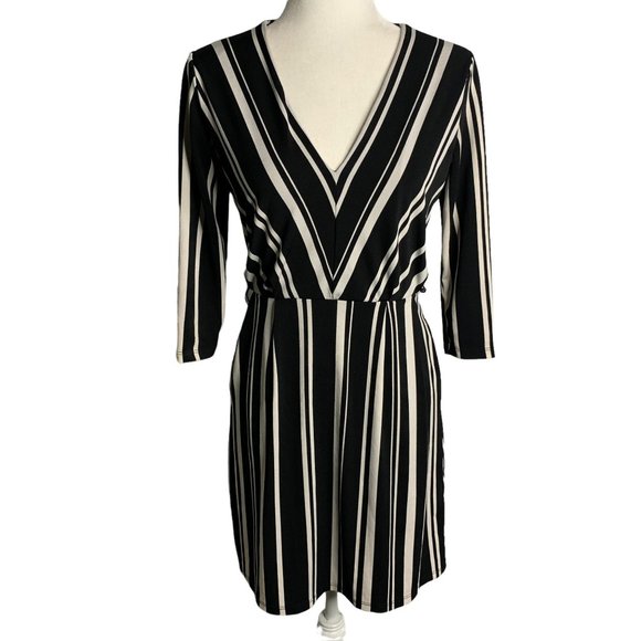 H&M Striped Mini Dress XS Black White Pockets 3/4 Sleeve V Neck Elastic Waist - Picture 1 of 7